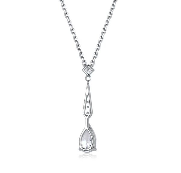 Tear-shaped pendant necklace